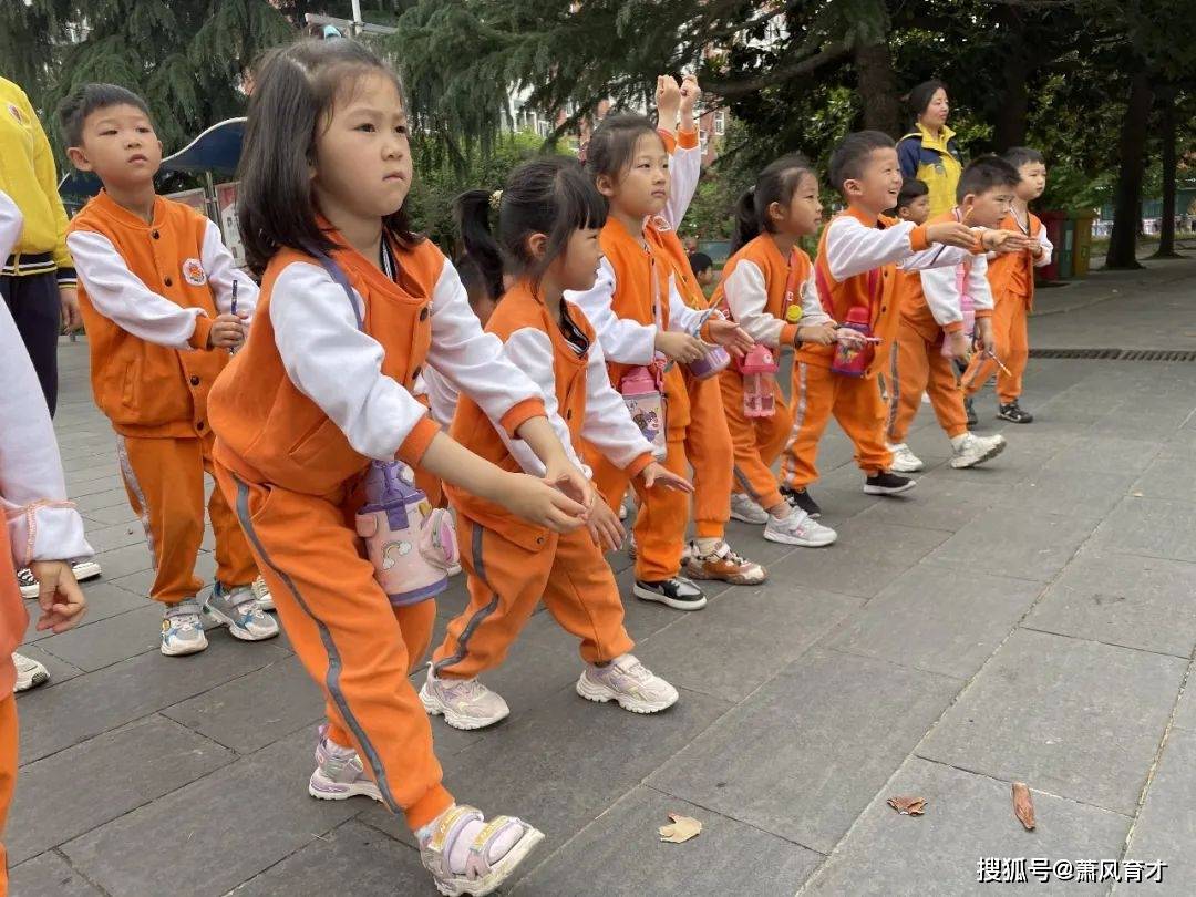 黑河小学迎来大批俄罗斯萌娃黑河小学迎来大批俄罗斯萌娃，跨文化交流的温馨故事
